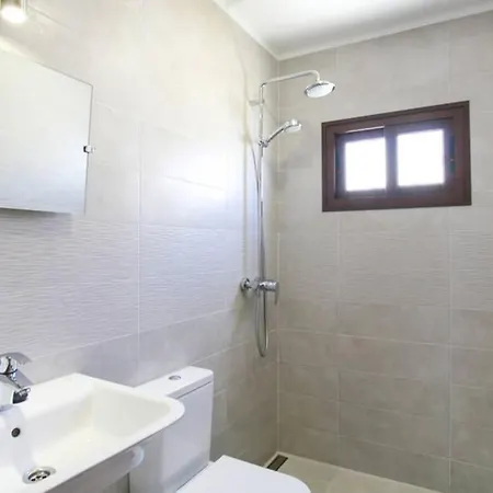 Villa Stylish & Spacious With Terrace & Garden *